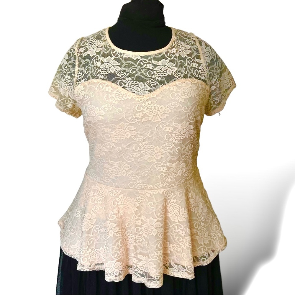 Forever 21 Women's Pink Lace Cap Sleeve Sweetheart Blouse